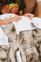 Load image into Gallery viewer, Luxury Faux Fur Blanket
