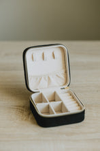 Load image into Gallery viewer, Mini Velvet Jewelry Case
