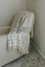 Load image into Gallery viewer, Hand Woven Roan Throw Gray
