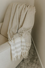 Load image into Gallery viewer, Hand Woven Roan Throw Gray
