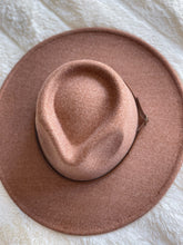 Load image into Gallery viewer, Wool Blend Wide Brim Hat w/ Belt
