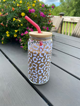 Load image into Gallery viewer, 20 oz. Leopard Print Beer Can Glass
