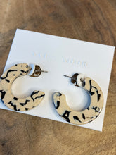 Load image into Gallery viewer, Ray Hoops In Marble
